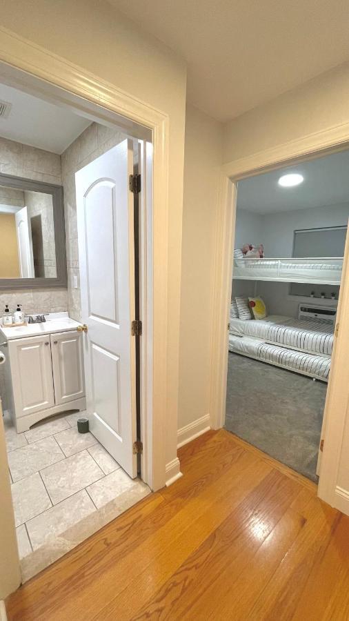 Modern Apartment With Parking & Quick Ride To Manhattan นิวยอร์ก ภายนอก รูปภาพ