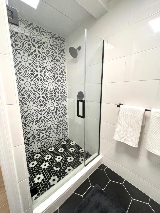 Modern Apartment With Parking & Quick Ride To Manhattan นิวยอร์ก ภายนอก รูปภาพ